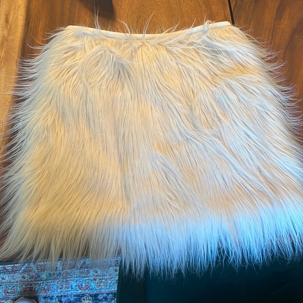 Super fun white fur skirt